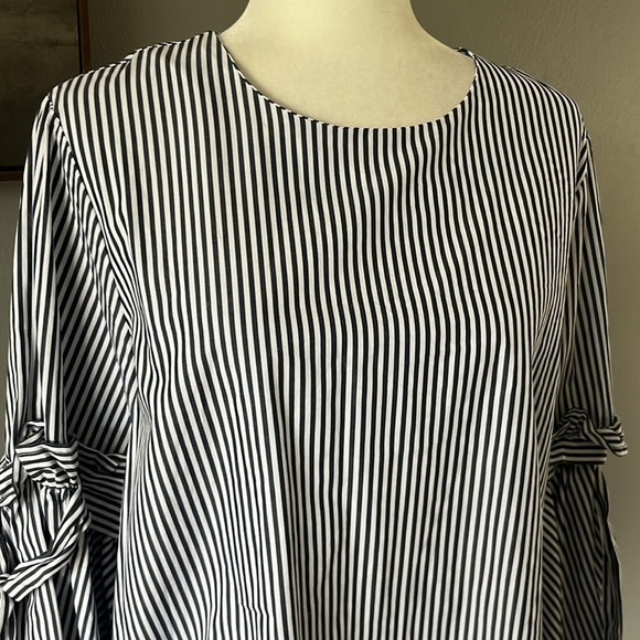 Neiman Marcus Striped Long Sleeve Blouse with Bell Sleeves Blue & White New - Picture 2 of 12
